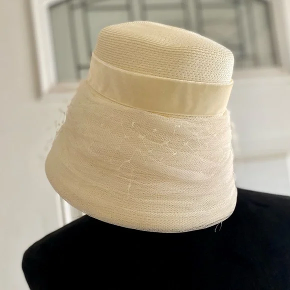 Vintage 1920s Cloche Hat White Marston display picture 2